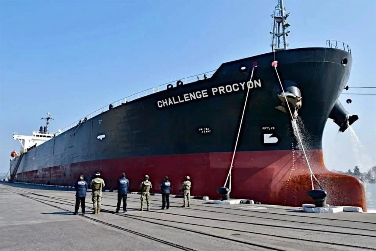 Tras decomiso de 10 millones de litros de huachicol, cesan a tres funcionarios del puerto y Aduana de Tampico