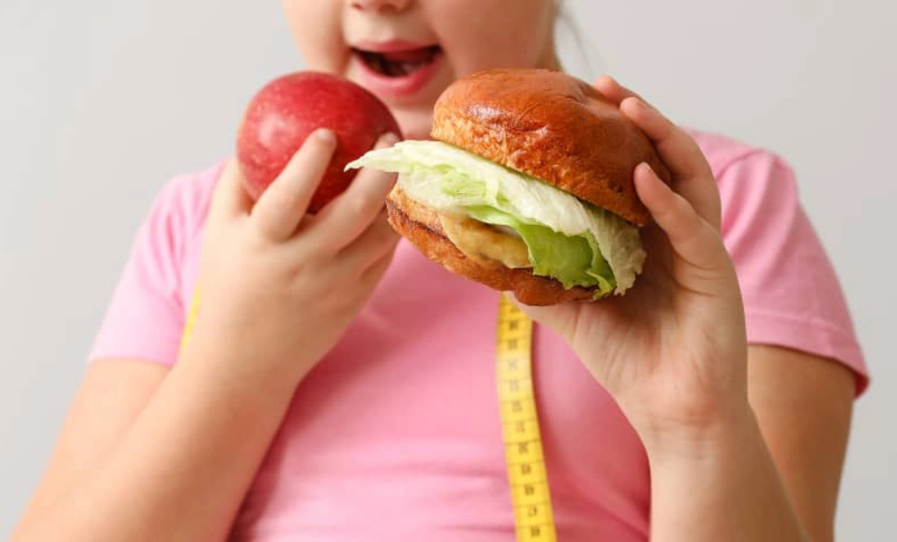 SEP y Sheinbaum inician programa nacional de brigadas para pesar a estudiantes tras prohibición de comida chatarra