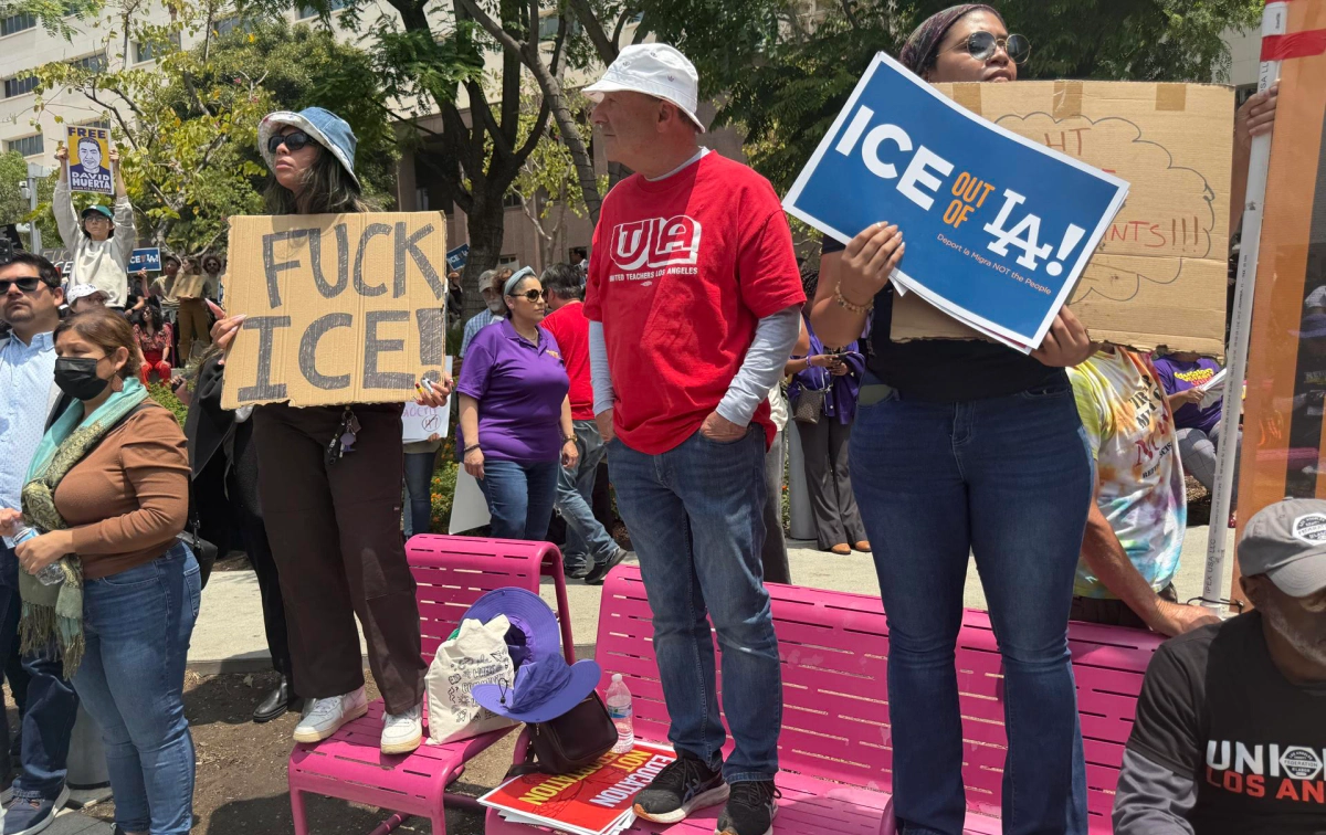 Protestas contra redadas migrantes se extienden a Texas: represión en Austin y Dallas