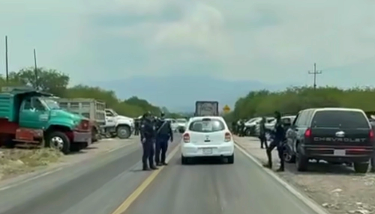 Crece el conflicto: protestan mineros y transportistas en Zimapán contra el Sindicato del Cemento