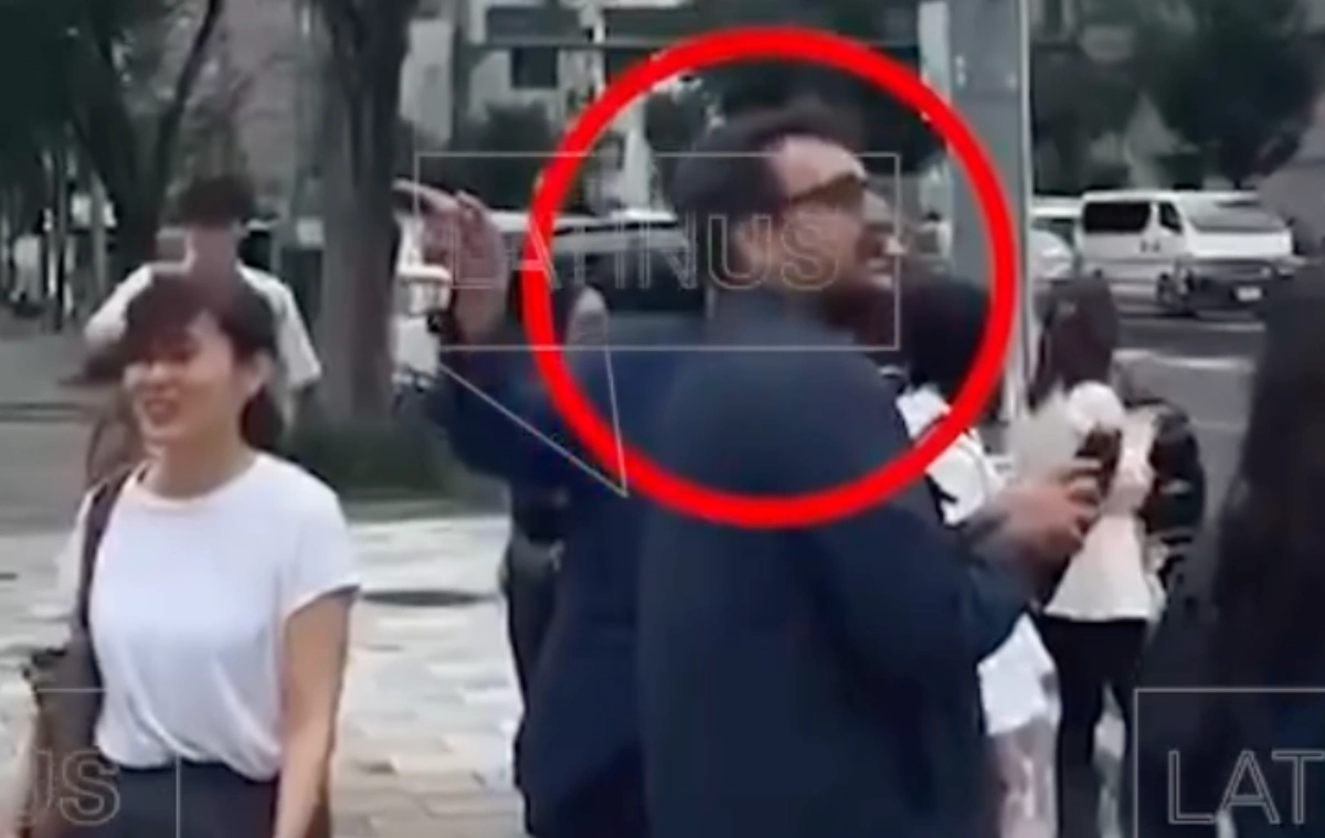 Andy López Beltrán saliendo de restaurante cinco estrellas y tienda de lujo en Tokio