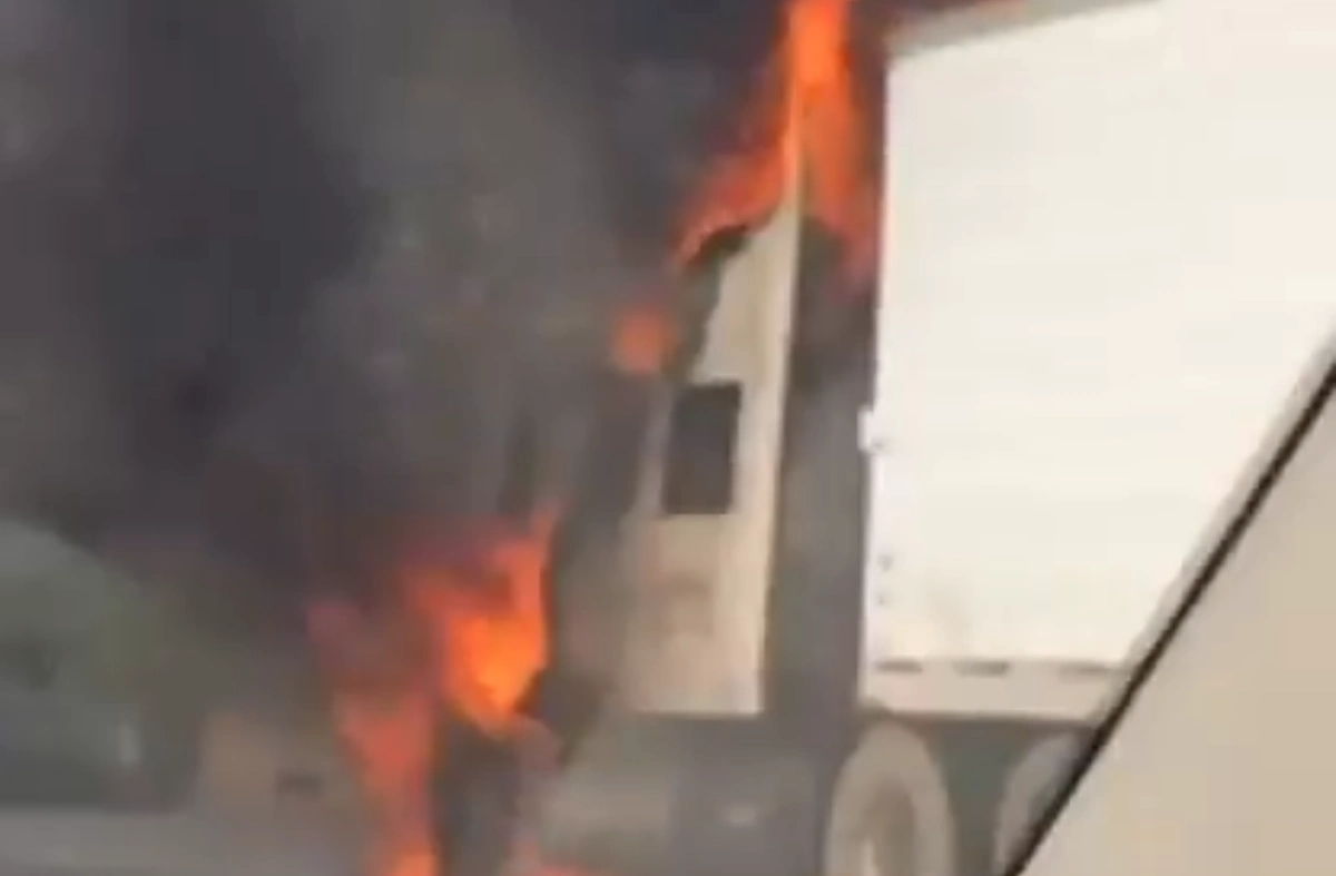 Tractocamión se incendia y cierra la autopista México–Querétaro rumbo a CDMX