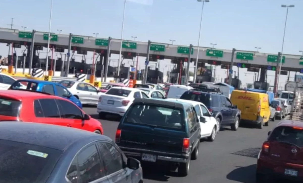 Caseta México - Pachuca con señalización de Capufe y carriles para TAG.