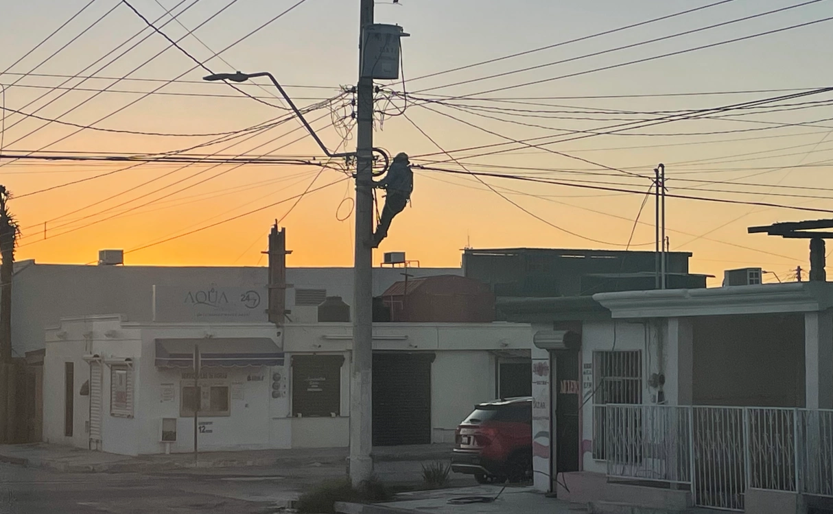 “Reduce o atente a las consecuencias”: CFE presiona a industria de Nuevo León ante saturación eléctrica