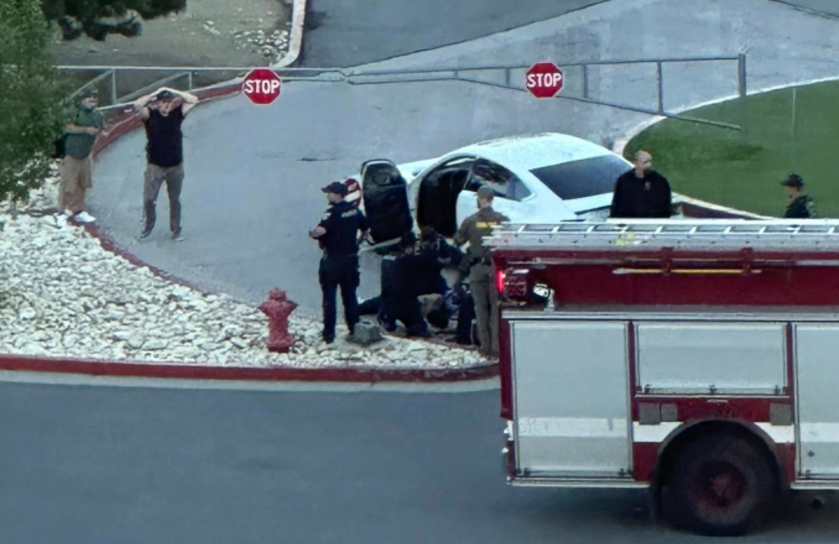 Tiroteo frente a casino en Reno deja varios heridos y un detenido.