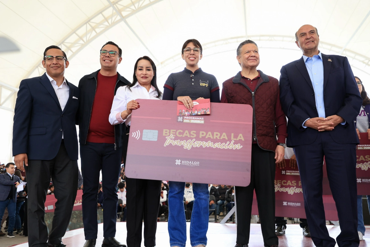 Gobierno de Hidalgo otorga becas a más de 17 mil universitarios