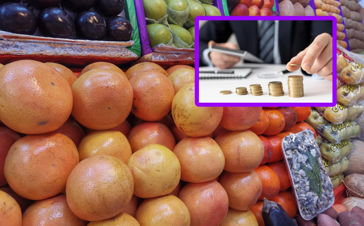 Frutas en un mercado con una imagen sobrepuesta de una mano apilando monedas, representando la economía ajustada en Hidalgo y el gasto en productos básicos.