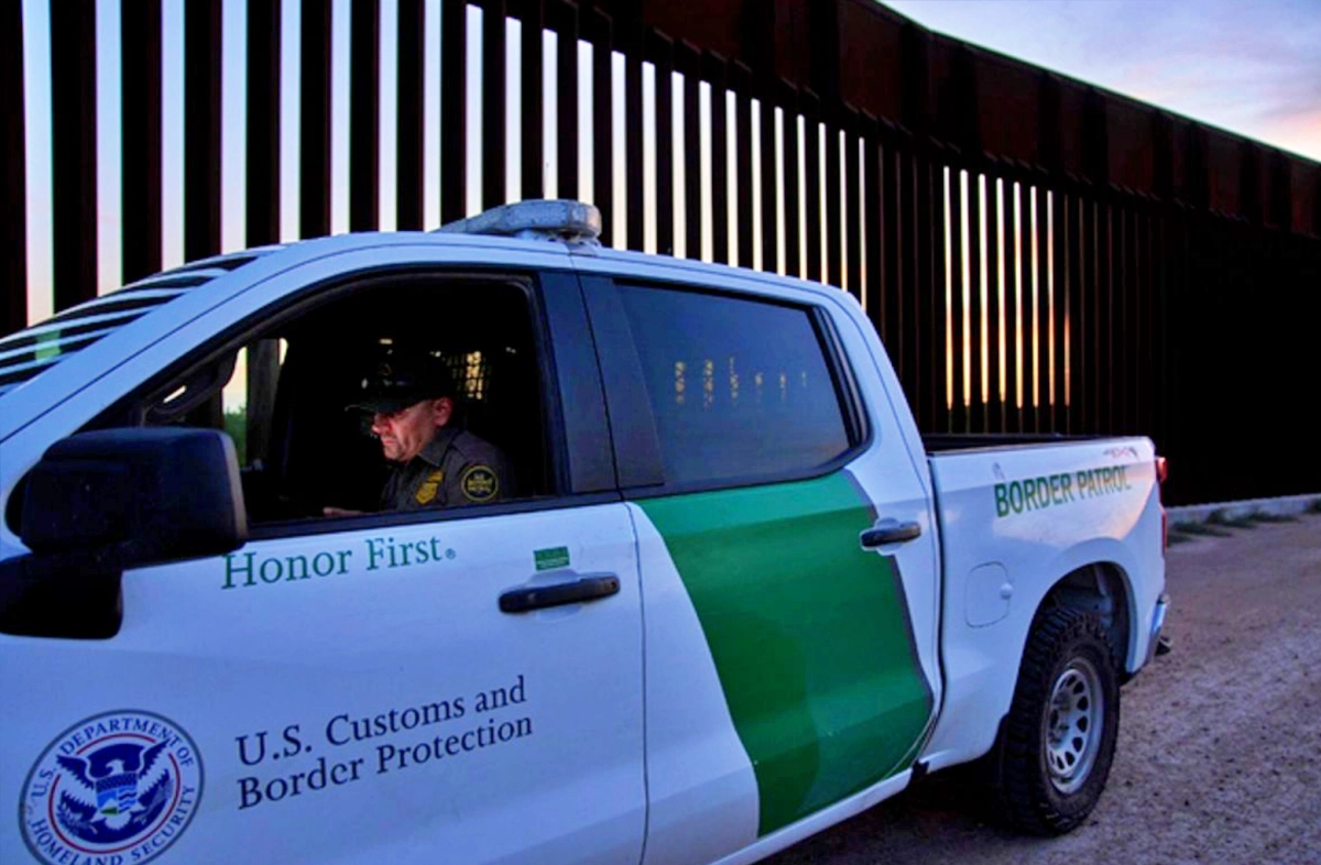 Migrantes evitan salir de sus hogares en Texas ante aumento de redadas