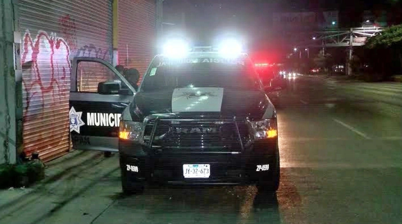 Vecinos escuchan un golpe: era un joven ebrio que cayó desde 4 piso