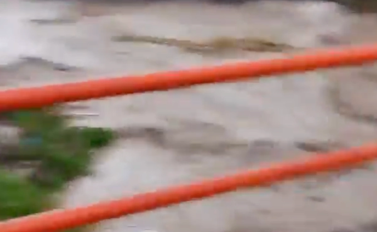 Se desborda canal en El Tephe, Ixmiquilpan; autoridades piden extremar precauciones