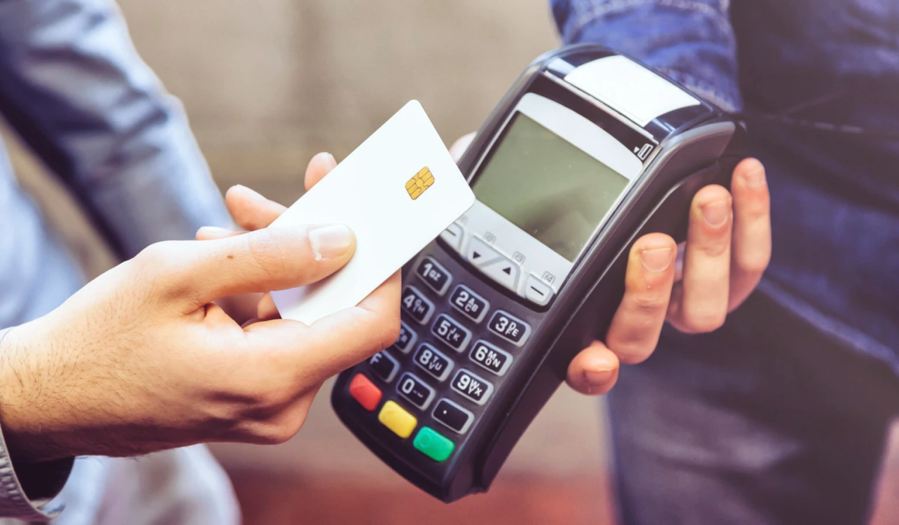 Profeco advierte en Hidalgo: es ilegal cobrar comisión por pago con tarjeta; así puedes denunciar