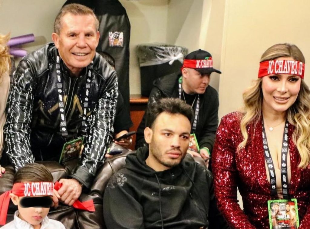 Frida Muñoz Román acompañó a Julio César Chávez Jr durante la pelea que el mexicano sostuvo en Anaheim, California, el pasado 28 de junio contra Jake Paul. También estuvo presente el excampeón mundial de boxeo, su papá Julio César Chávez y sus hijos