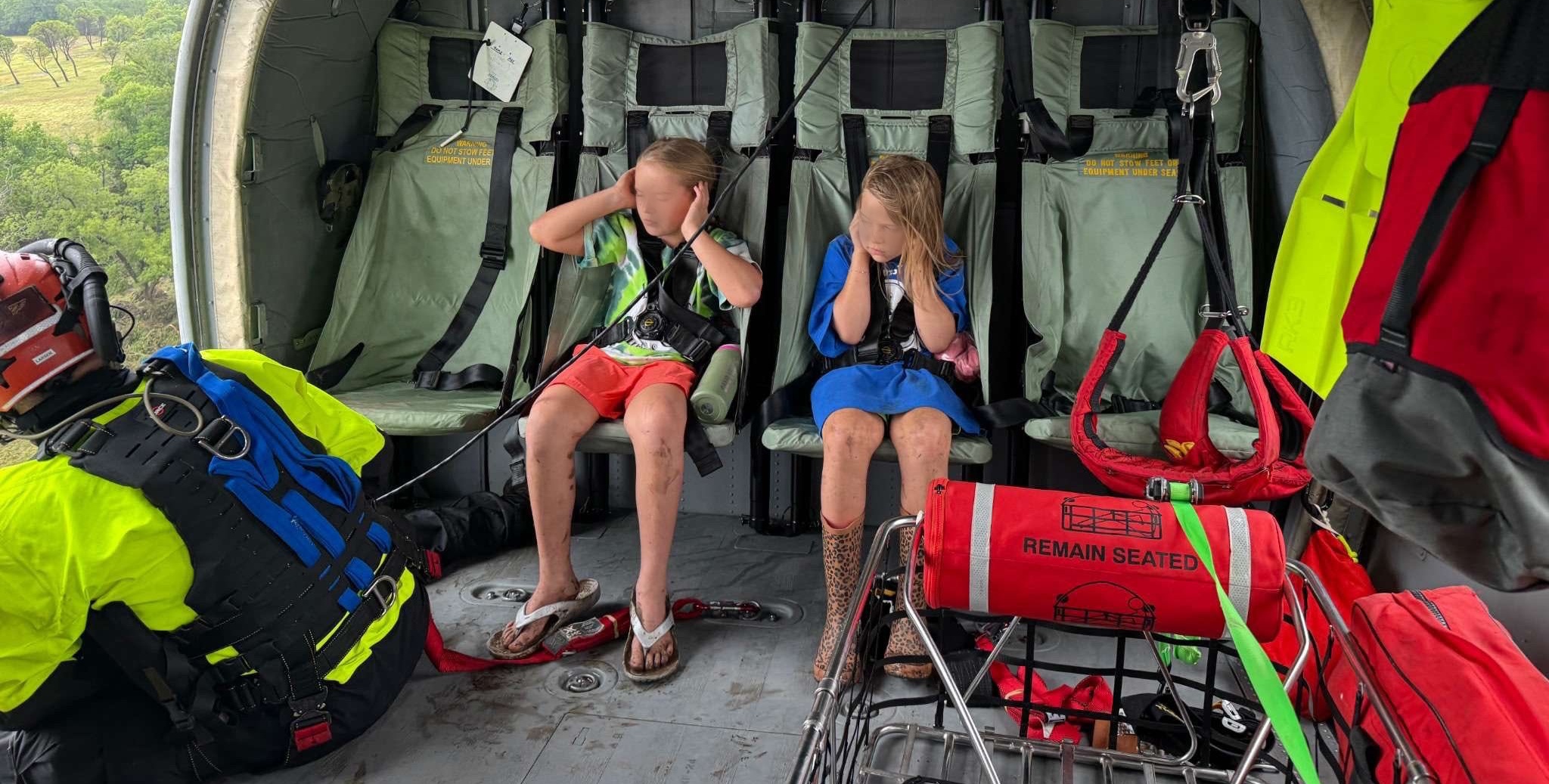 Servicios de emergencia en Texas rescataron a dos pequeñas que se encontraban en campamento de verano. Continúa la búsqueda de al menos otras 20. Foto: channel2now