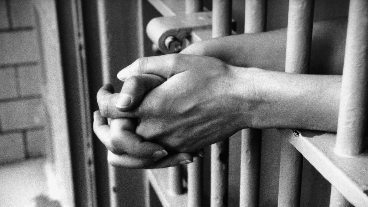 EU traslada a México a 14 traficantes para ahorrar 74.6 millones