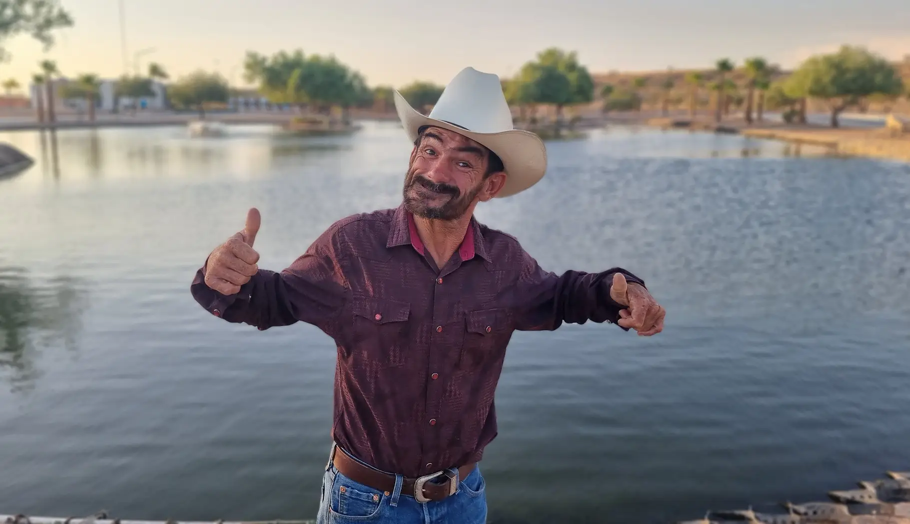 Saca la carnita (y el billete): influencer monetiza internamiento en anexo del Franchiskini