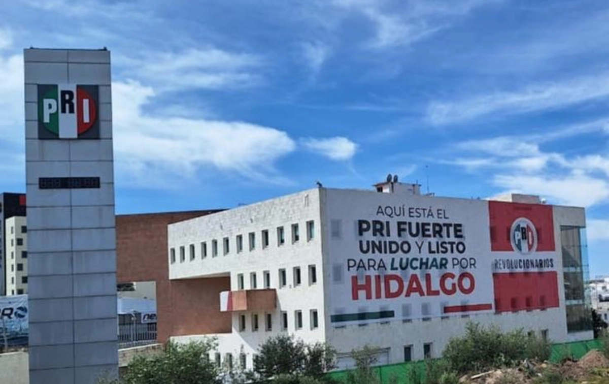 Fachada de la sede estatal del PRI en Pachuca, inmueble embargado por adeudo de predial
