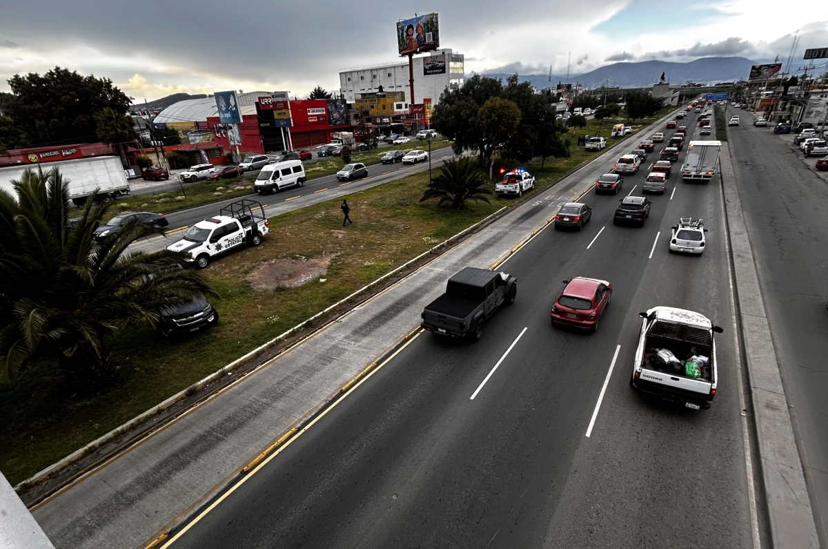 En plena persecución, patrulla del SSPH atropella a mujer en el Tuzobús