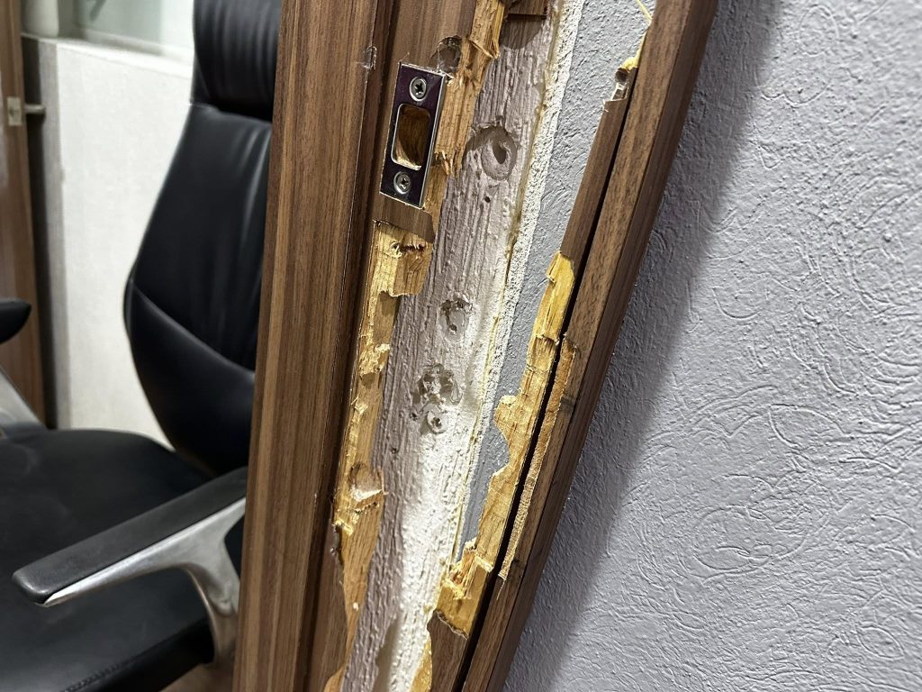 El presidente del PRI Hidalgo, Marco Mendoza Bustamante, denunció que personas ingresaron de forma violenta a sus oficinas en la sede del partido, la madrugada de este jueves 21 de agosto.