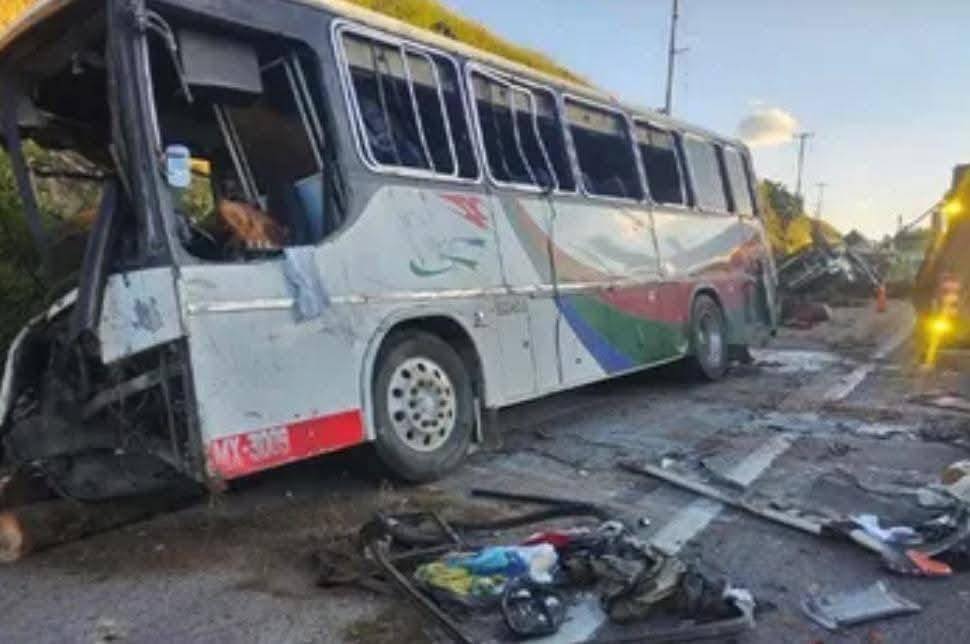 Accidente entre autobús y un camión deja 20 lesionados en la autopista México–Tulancingo