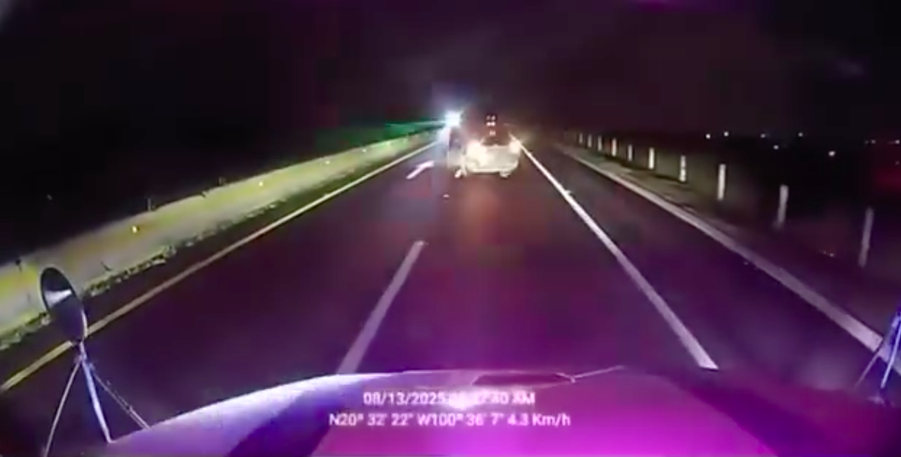 VIDEO: Trailero realiza maniobra en reversa para evitar asalto, en los límites de Querétaro e Hidalgo