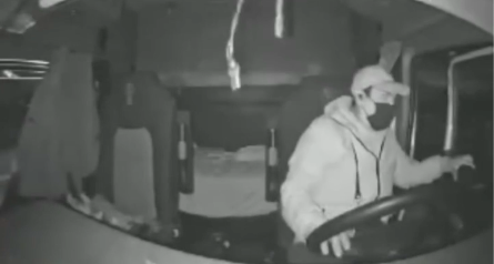 VIDEO: Ladrón salta de tráiler en movimiento en la México-Pachuca; queda con graves heridas