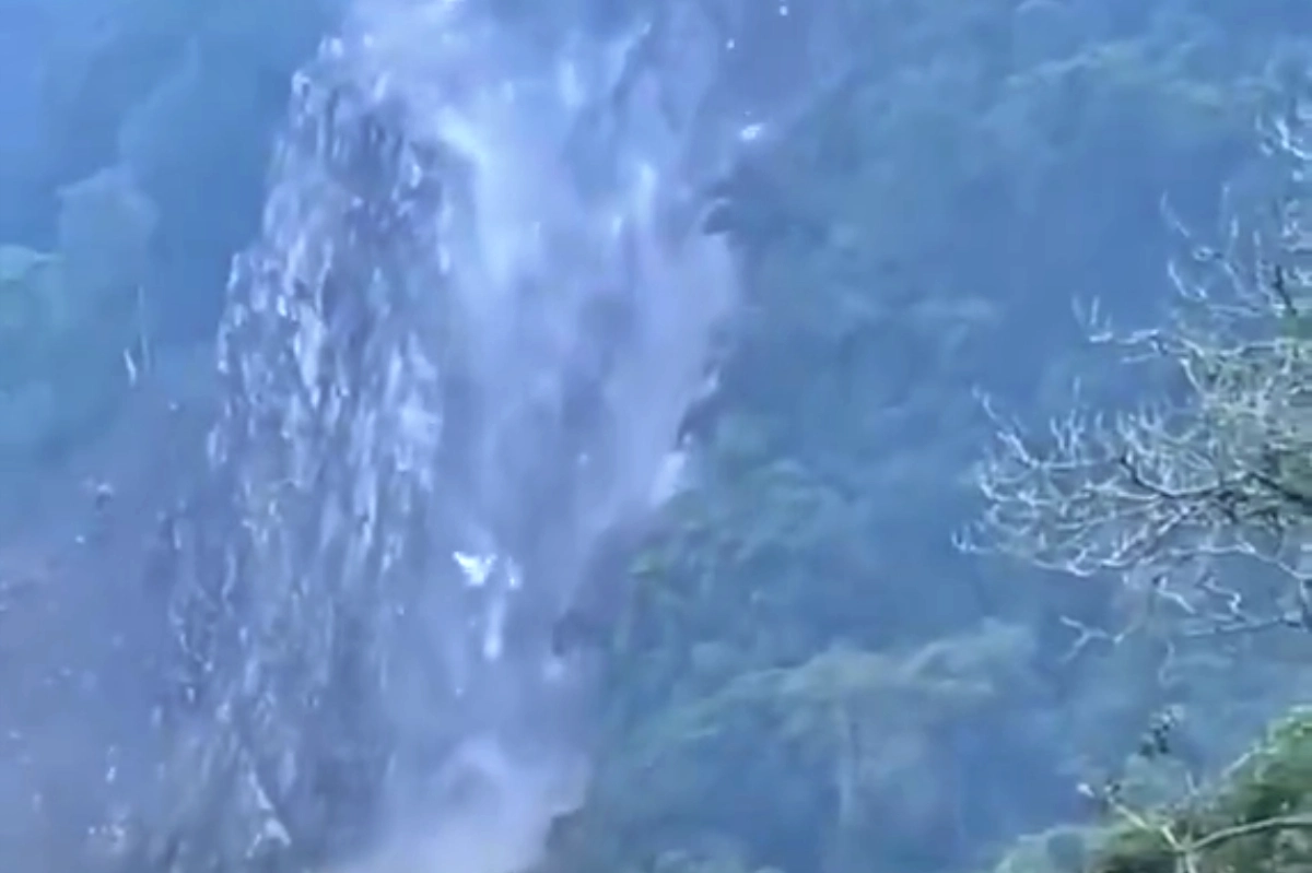 Derrumbe bloquea la carretera Chapulhuacán–Pisaflores en “La Piedra”; cierre total este domingo