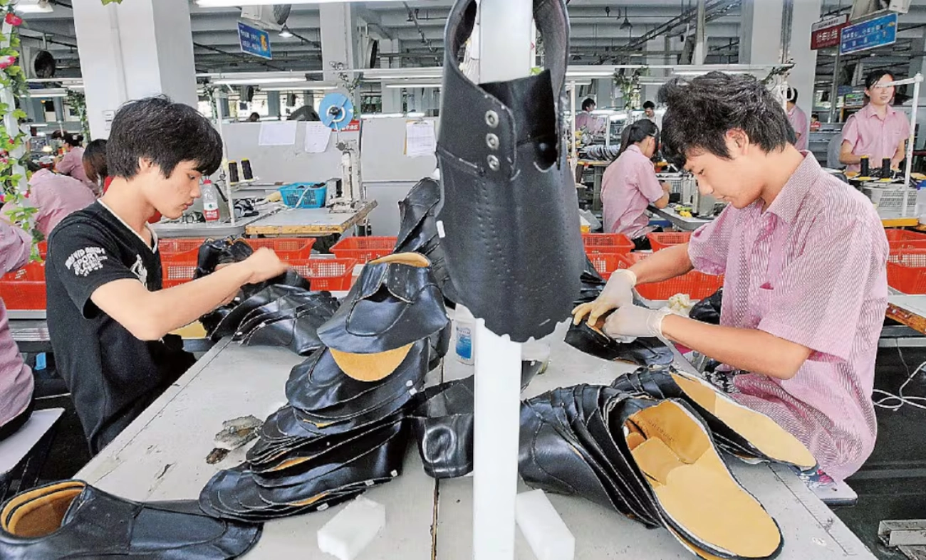 México impone cuotas compensatorias al calzado de China por prácticas de dumping.