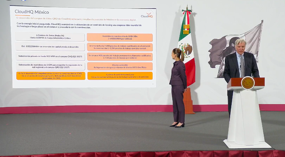 Keith Harney, director general de CloudHQ, presentó el proyecto de inversión junto con el secretario de Economía, Marcelo Ebrard; y la presidenta Claudia Sheinbaum.