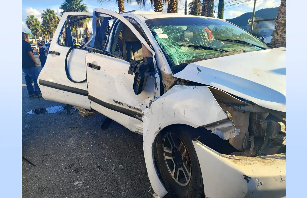 La tarde de este jueves 18 de septiembre se volcó sobre la carretera México-Laredo una camioneta blanca tipo pick up, que dejó una persona sin vida, en el municipio de Ixmiquilpan, Hidalgo.