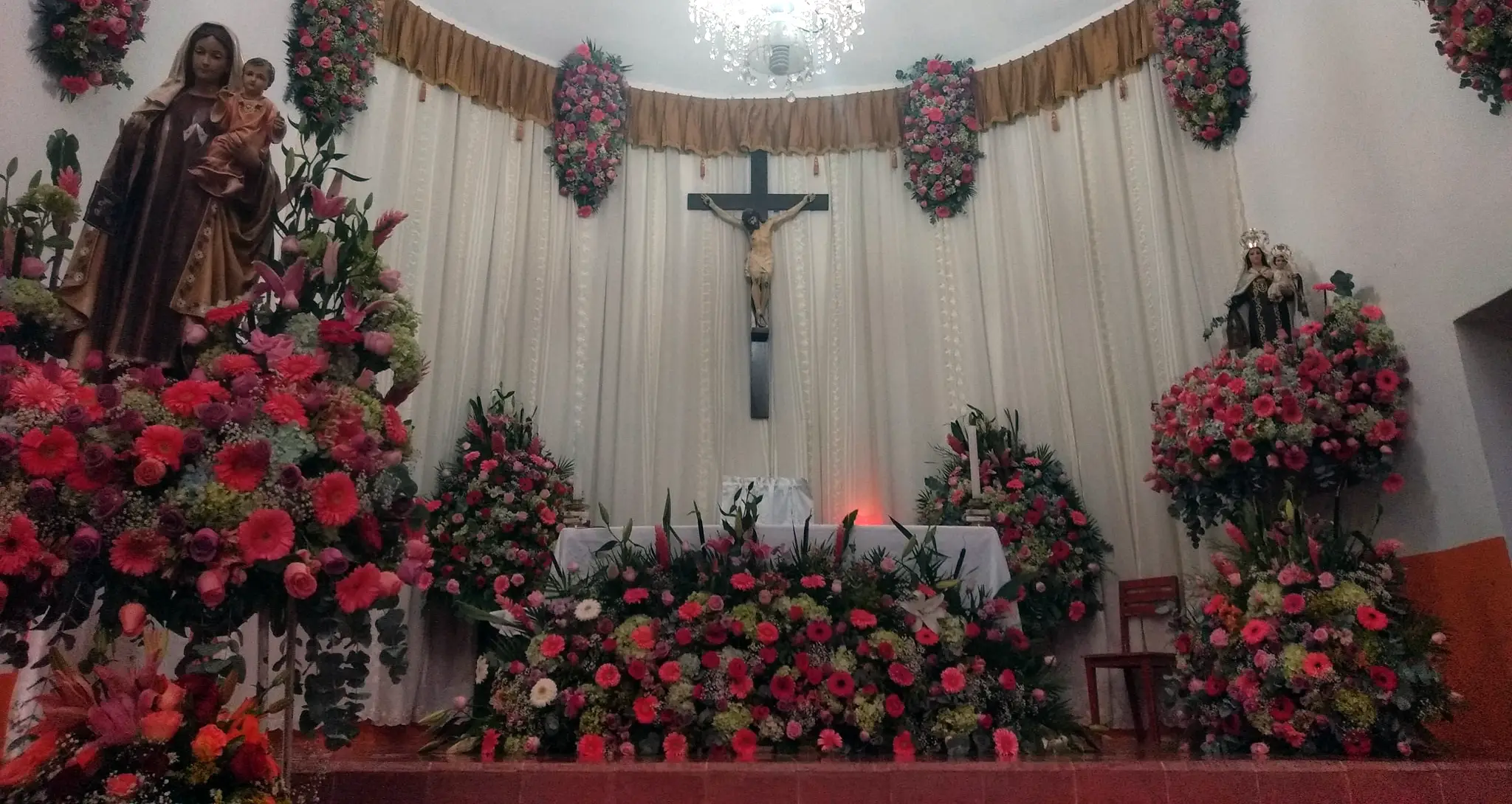La capilla de Nuestra Señora del Carmen, ubicada en la colonia El Carmen, en Tula de Allende, Hidalgo, fue una de las dos iglesias asaltadas.
