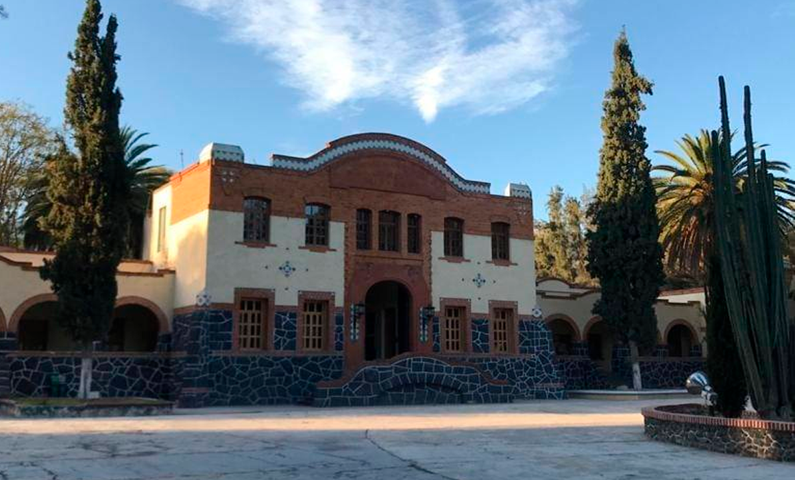 Alumnos de El Mexe exigen contar con las escrituras de la mitad del terreno donde actualmente funcionan tanto la normal rural como un plantel de bachillerato.