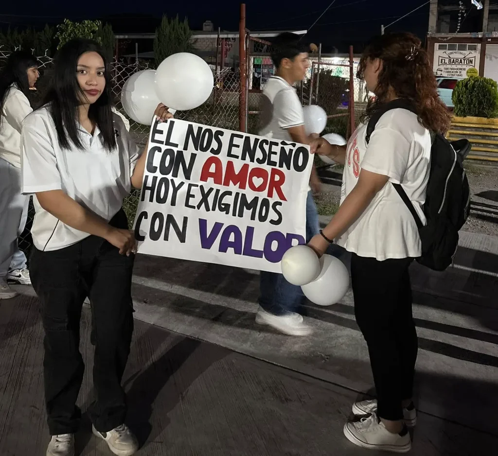 Estudiantes y exalumnos del CECyTEH de Tetepango se congregaron para pedir que se detenga y procese a la persona responsable.