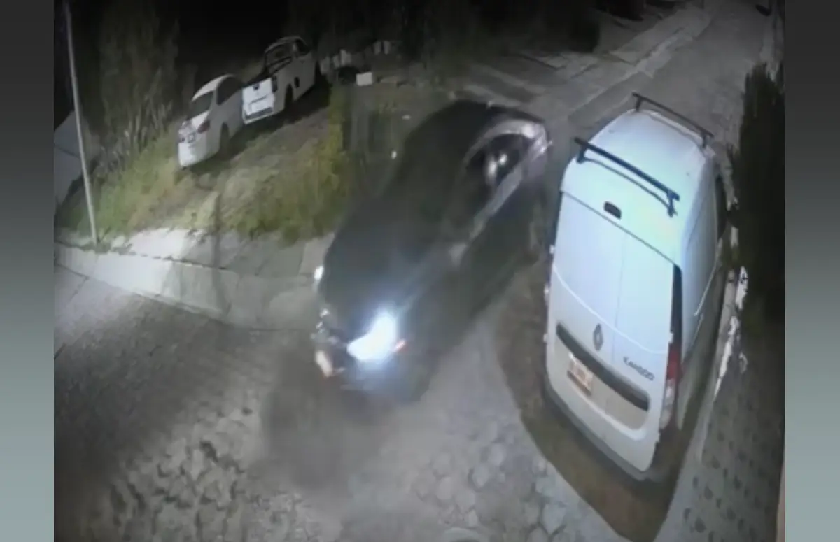 Dos sujetos lograron abrir y llevarse un Honda Civic de la calle Lomas de las Estrellas, en la colonia Lomas Residencial Pachuca.