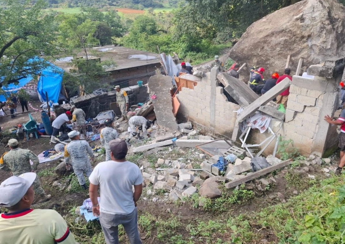 Mueren tres integrantes de una familia tras deslave en Amacuzac, Morelos; denuncian falta de alerta