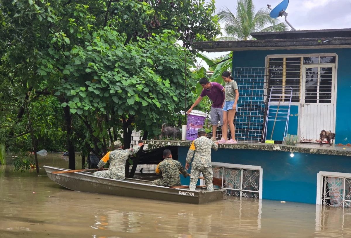 Suman 44 muertos por lluvias; Gobierno mantiene presencia, pero persisten comunidades incomunicadas
