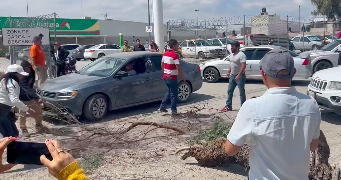 Bloqueo ciudadano en Mineral de la Reforma termina con violencia