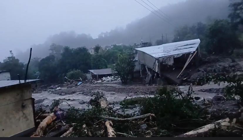 16 personas sin vida y mil viviendas afectadas por lluvias en Hidalgo; Menchaca pide fuerza ante la emergencia