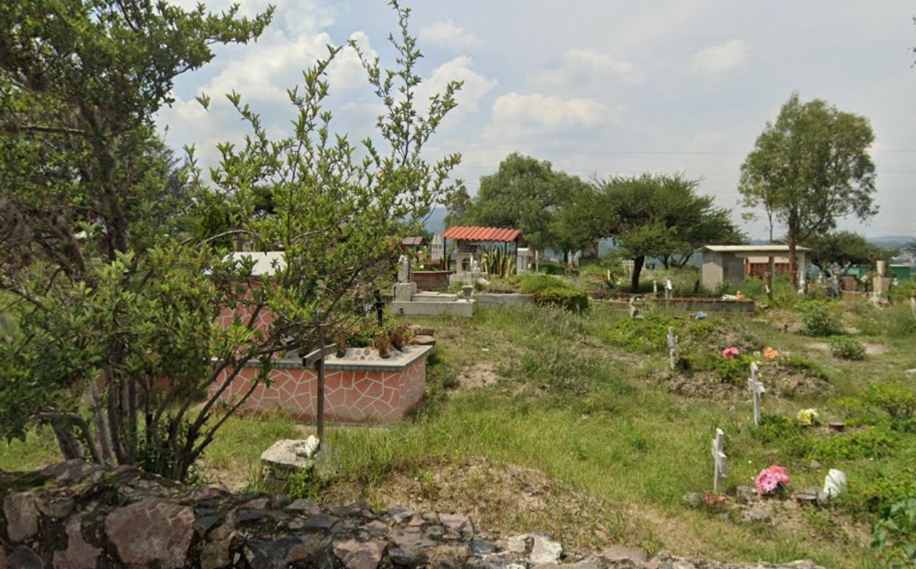 Horror en Hidalgo: encapuchados ejecutan a un hombre junto a un panteón y hieren a una joven en Tepeji del Río