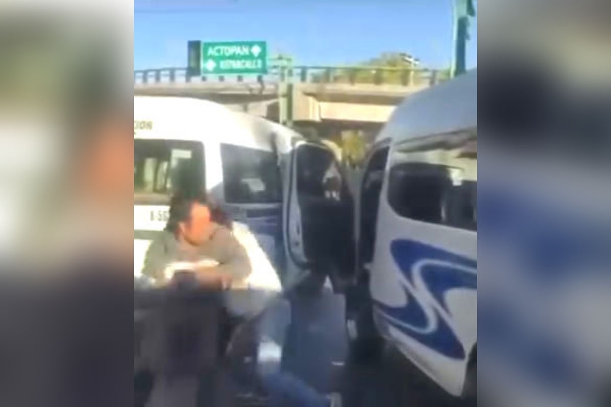Conductores de transporte público se agarran a golpes en el bulevar Colosio de Pachuca